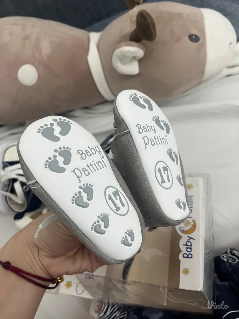 Obuca za bebu nehodajuca