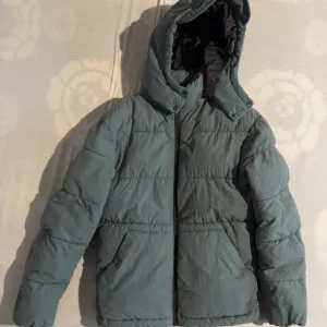 Zara zimska muska jakna! Vel S/M kao nov imate mere