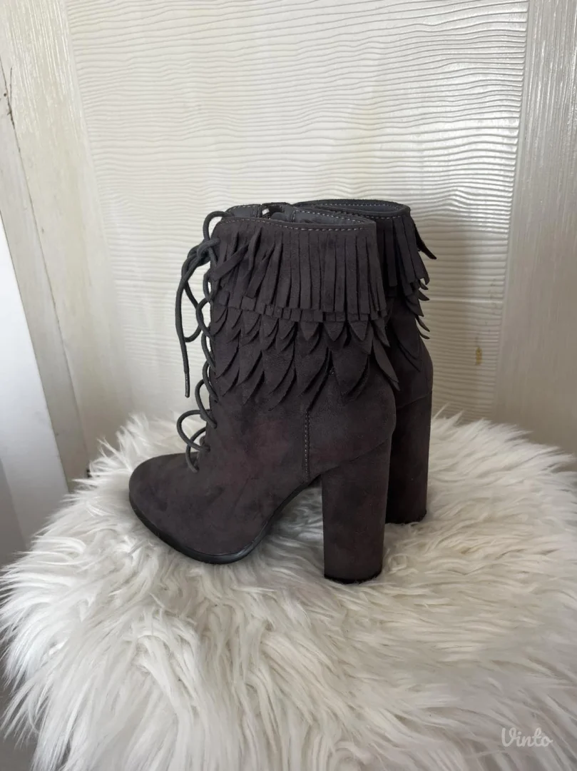 AKCIJA Sive cizmice 36