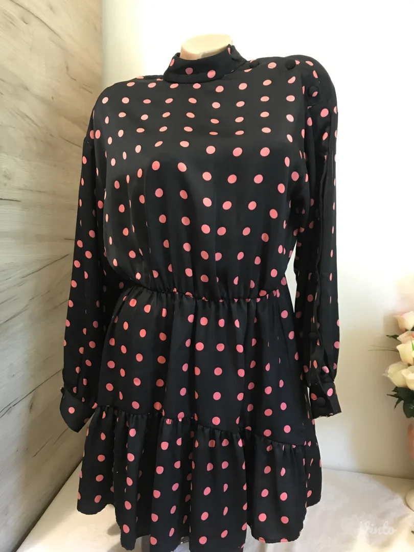 Zara crna haljina roze tufne M