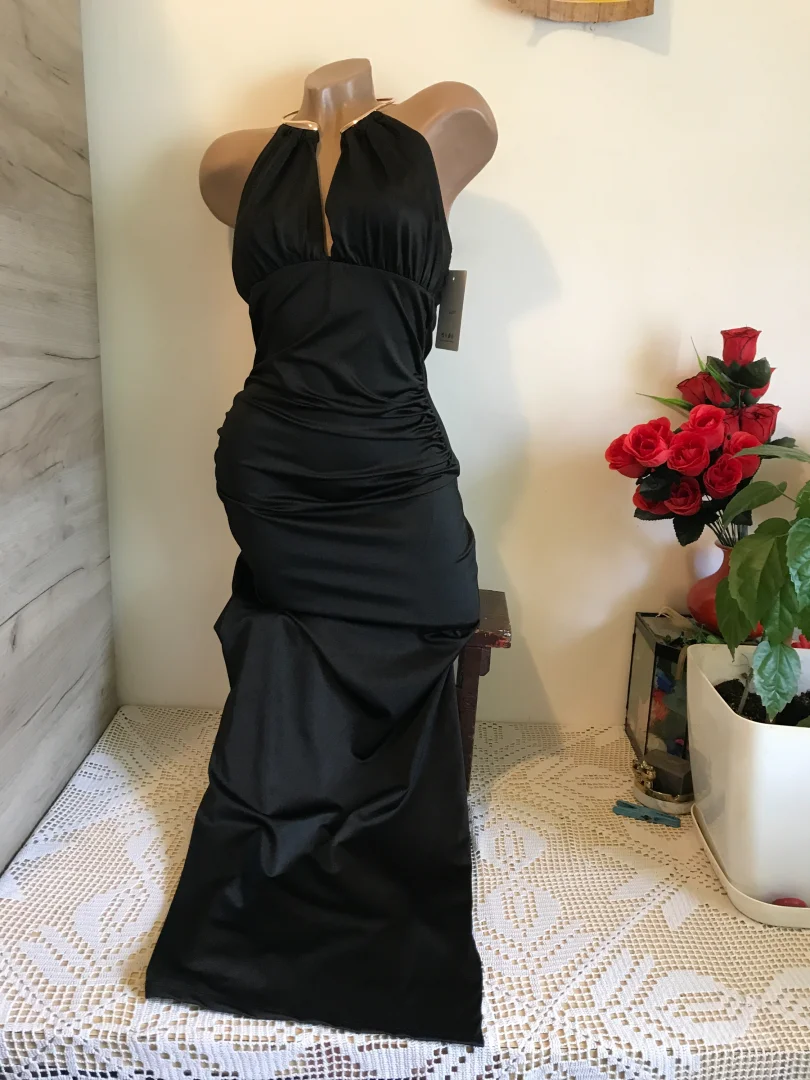 Nova Riki crna haljina kotur oko vrata S/M
