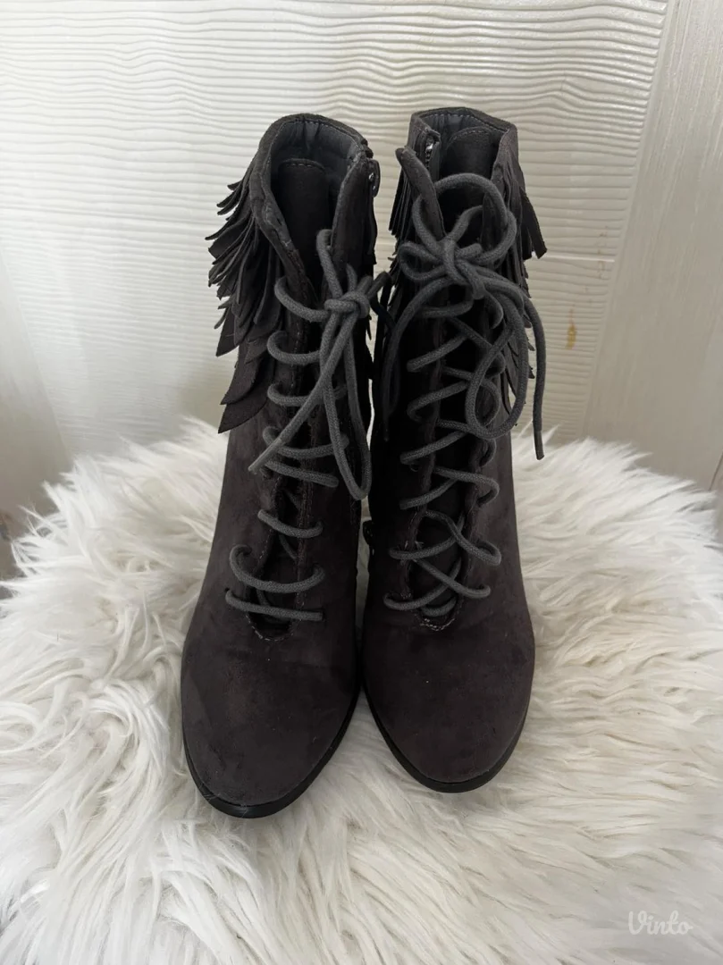 AKCIJA Sive cizmice 36