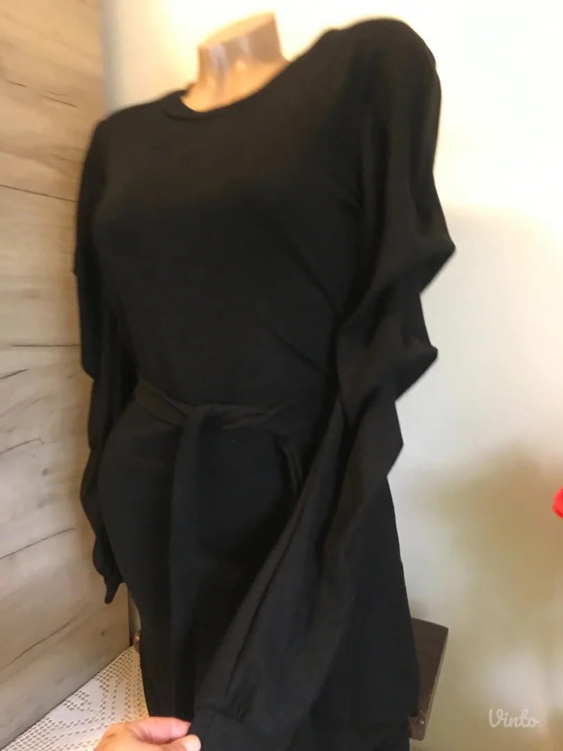 Nova M crna naborani rukavi i kais S/M