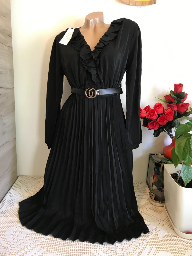 Nova M crna sa plisiranim i karnerom S/M