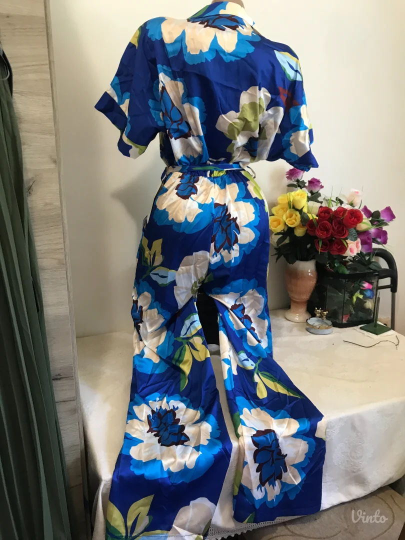 Nov LS plavo cvetni kombinezon M/L