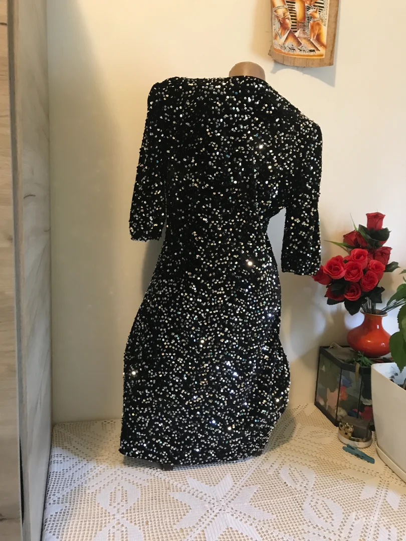 Nova crna plisana sa sljokicama kratki rukavi S/M