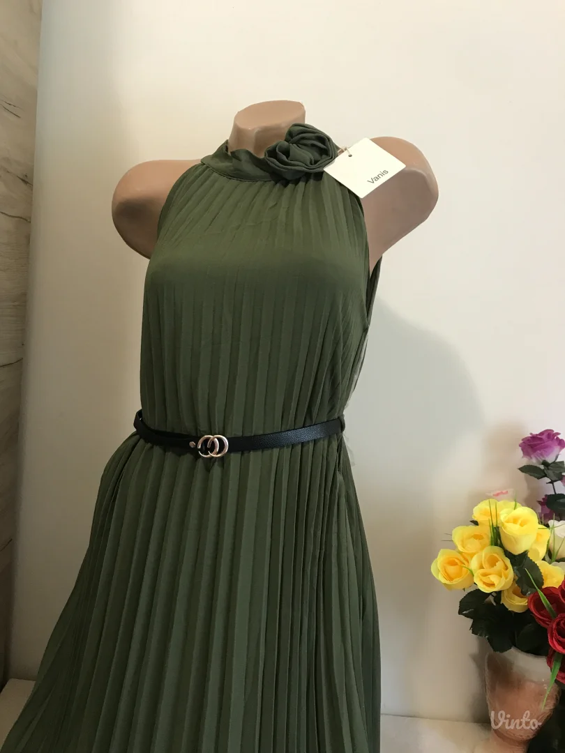 Nova Vanis zelena plisirana sa cvetom S/M