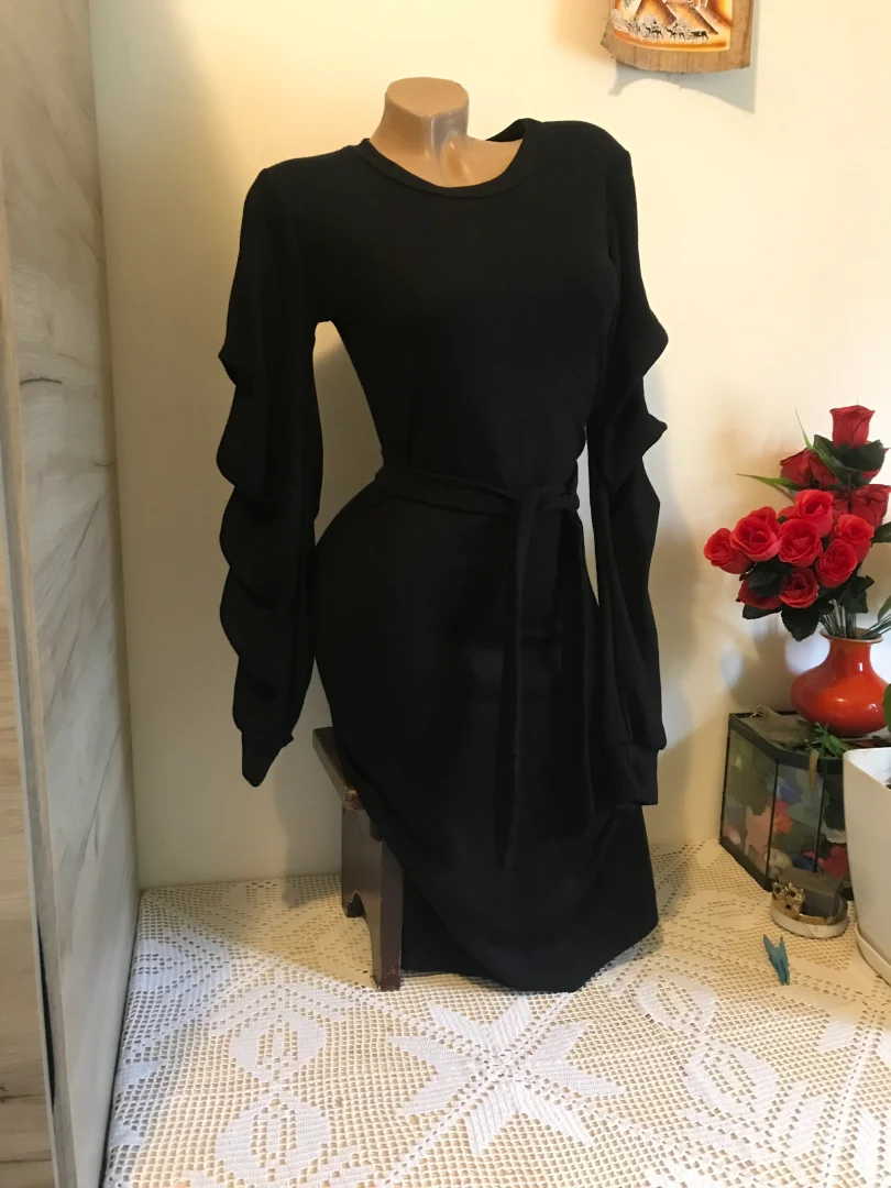 Nova M crna naborani rukavi i kais S/M