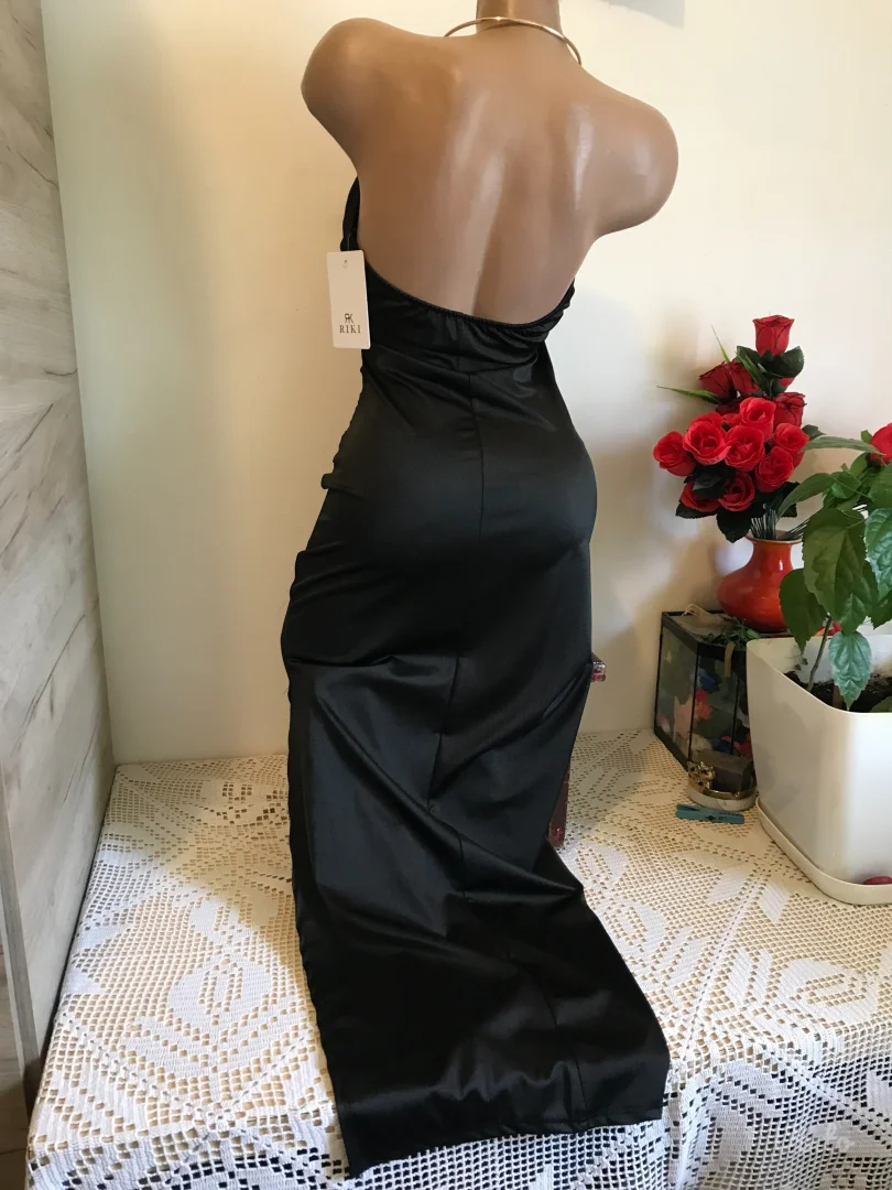 Nova Riki crna haljina kotur oko vrata S/M