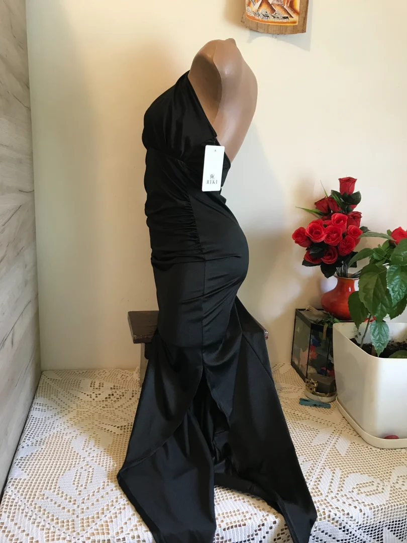 Nova Riki crna haljina kotur oko vrata S/M