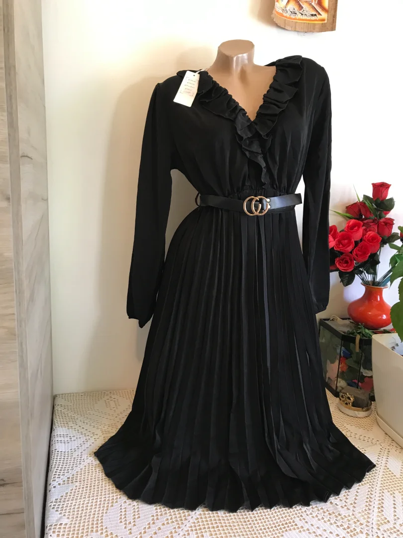 Nova M crna sa plisiranim i karnerom S/M