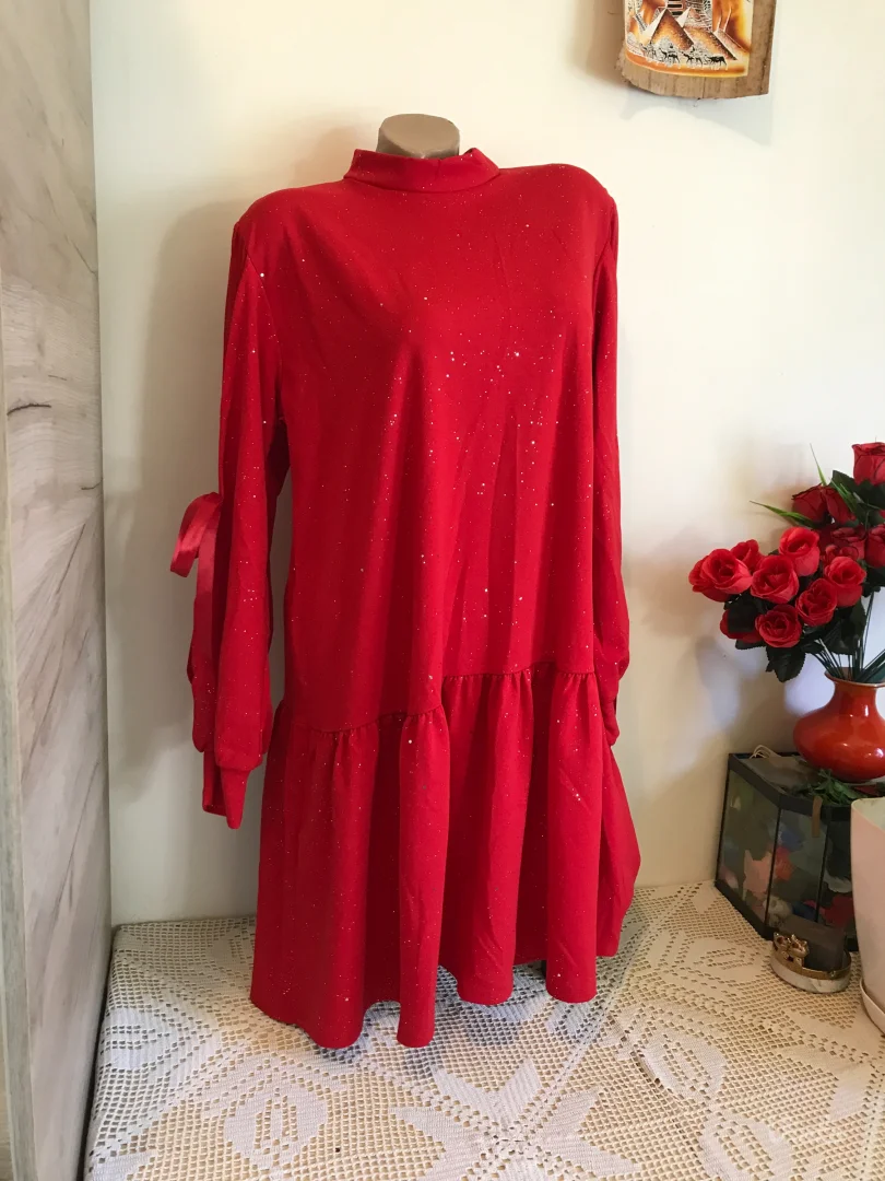 Nova M crvena neobicnih rukava S/M