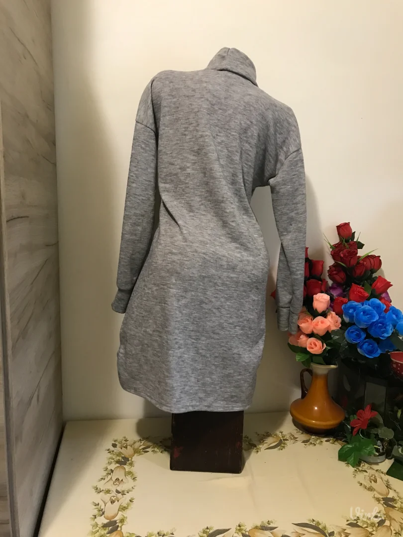 Nova siva topla siroka rolka haljina M