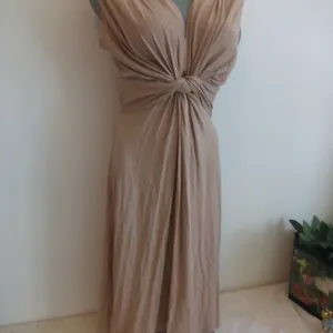 Nova M.B.21 krem sa cvorom haljina S/M