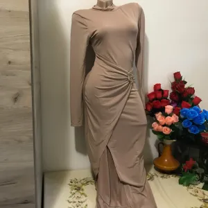 Nova Tina krem haljina kopca u struku S/M