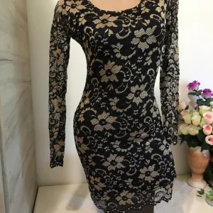 Zlatne ruze crna cipkana haljina S