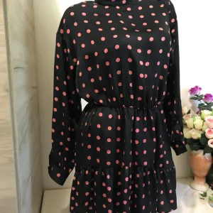 Zara crna haljina roze tufne M