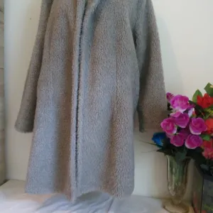 boohoo sivi kaput 40