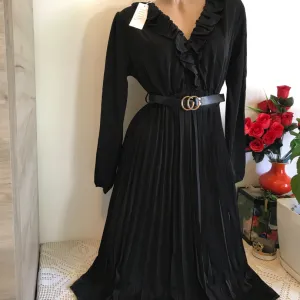 Nova M crna sa plisiranim i karnerom S/M