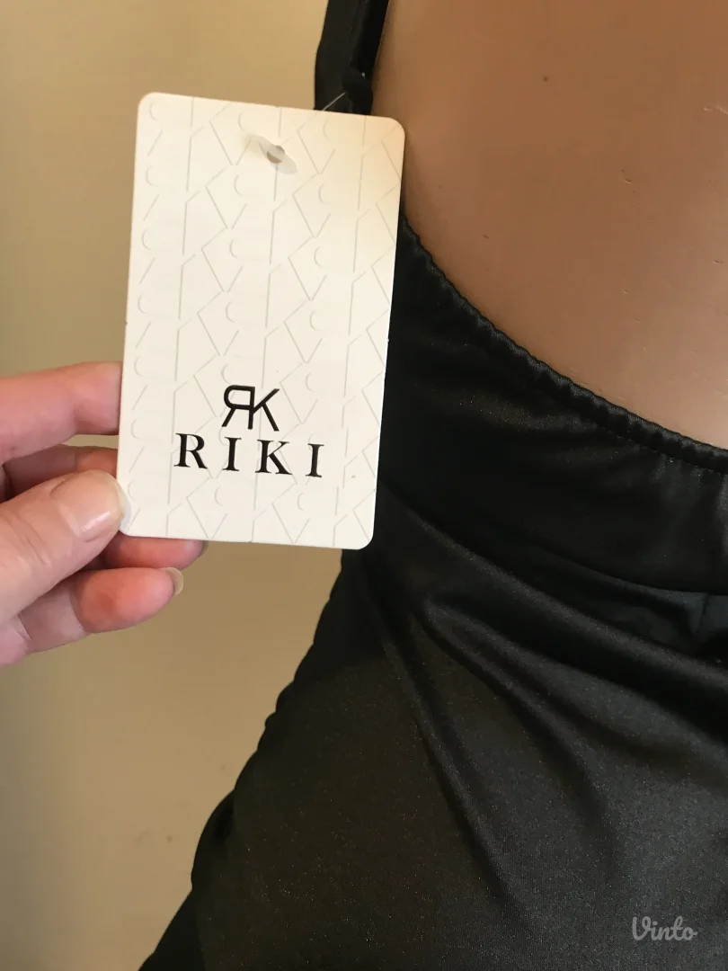 Nova Riki crna haljina kotur oko vrata S/M