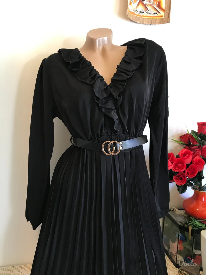 Nova M crna sa plisiranim i karnerom S/M