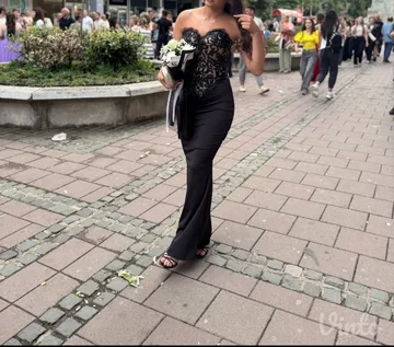 Zoebyaz haljina