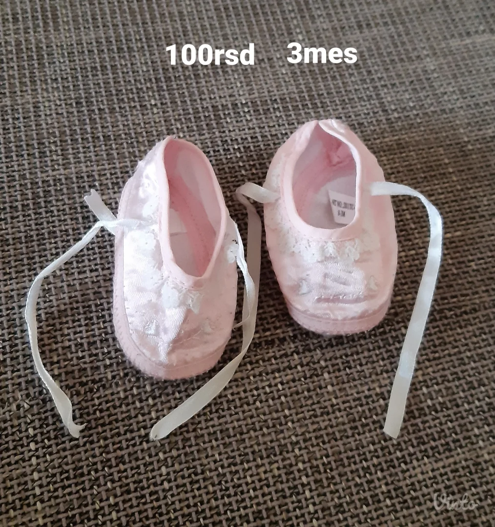 Bebi baletanke – roze, sa čipkanim detaljima i satenskim trakama