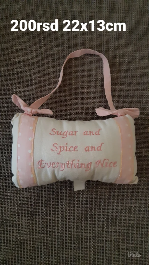 Dekorativni jastučić za kačenje – za dečiju sobu ili vrata.