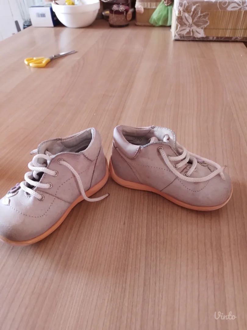 Ciciban dečje cipelice, veličina 19. Spoljna dužina đona 14 cm,