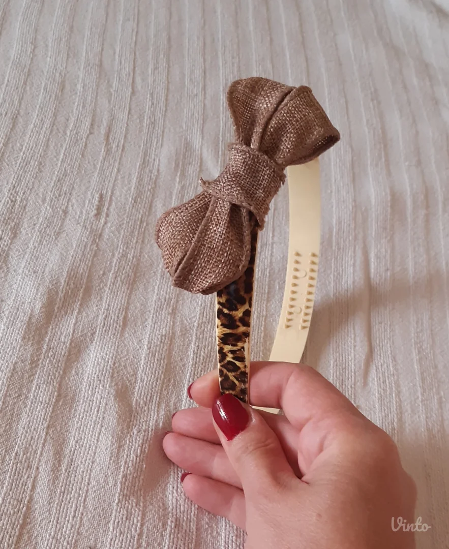 Traka/rajf za kosu sa mašnom