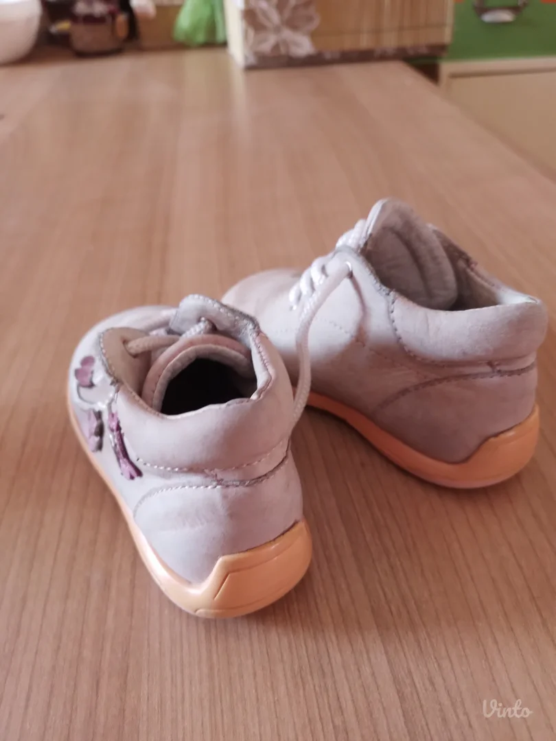 Ciciban dečje cipelice, veličina 19. Spoljna dužina đona 14 cm,