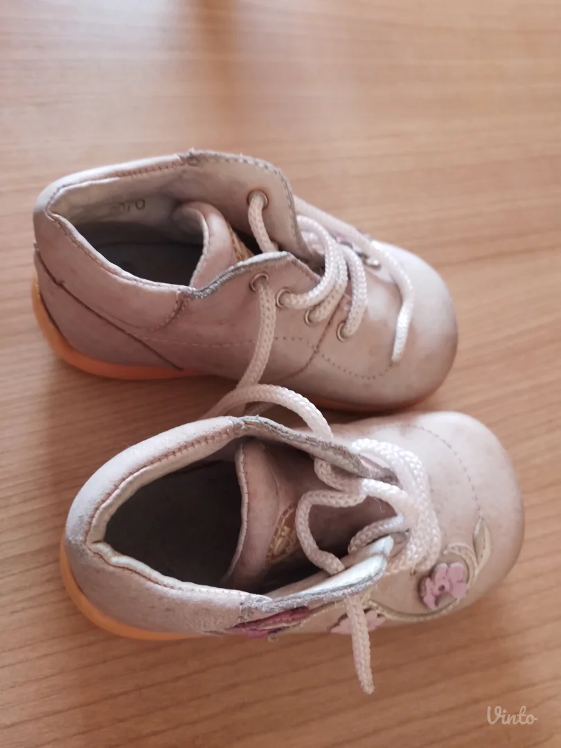 Ciciban dečje cipelice, veličina 19. Spoljna dužina đona 14 cm,