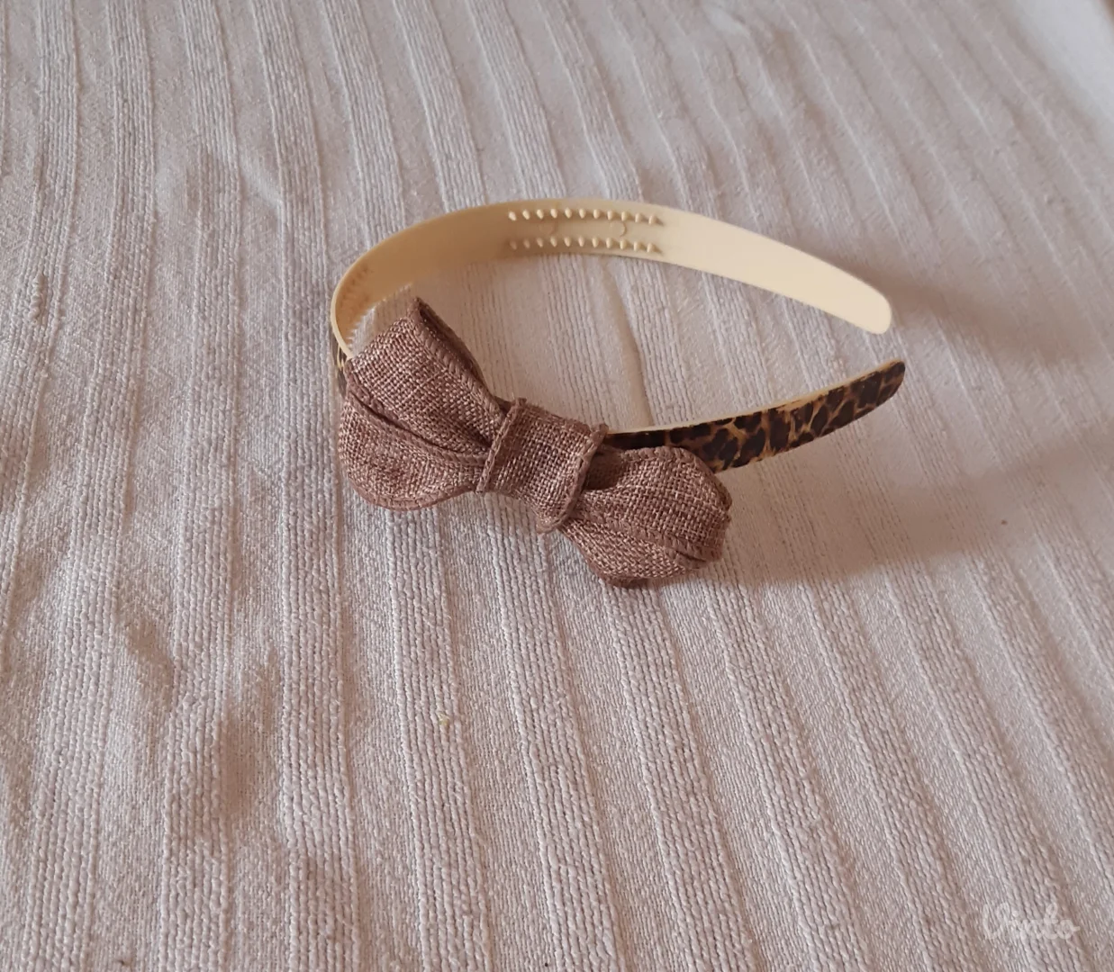 Traka/rajf za kosu sa mašnom