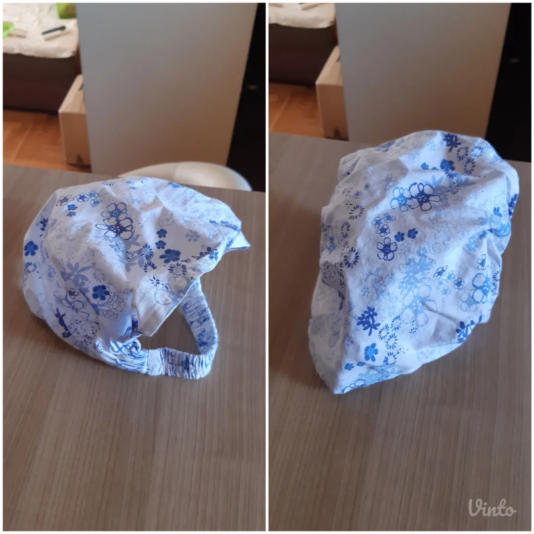 Dečija Palomino kapa sa cvetnim dezenom u beloj boji sa plavim