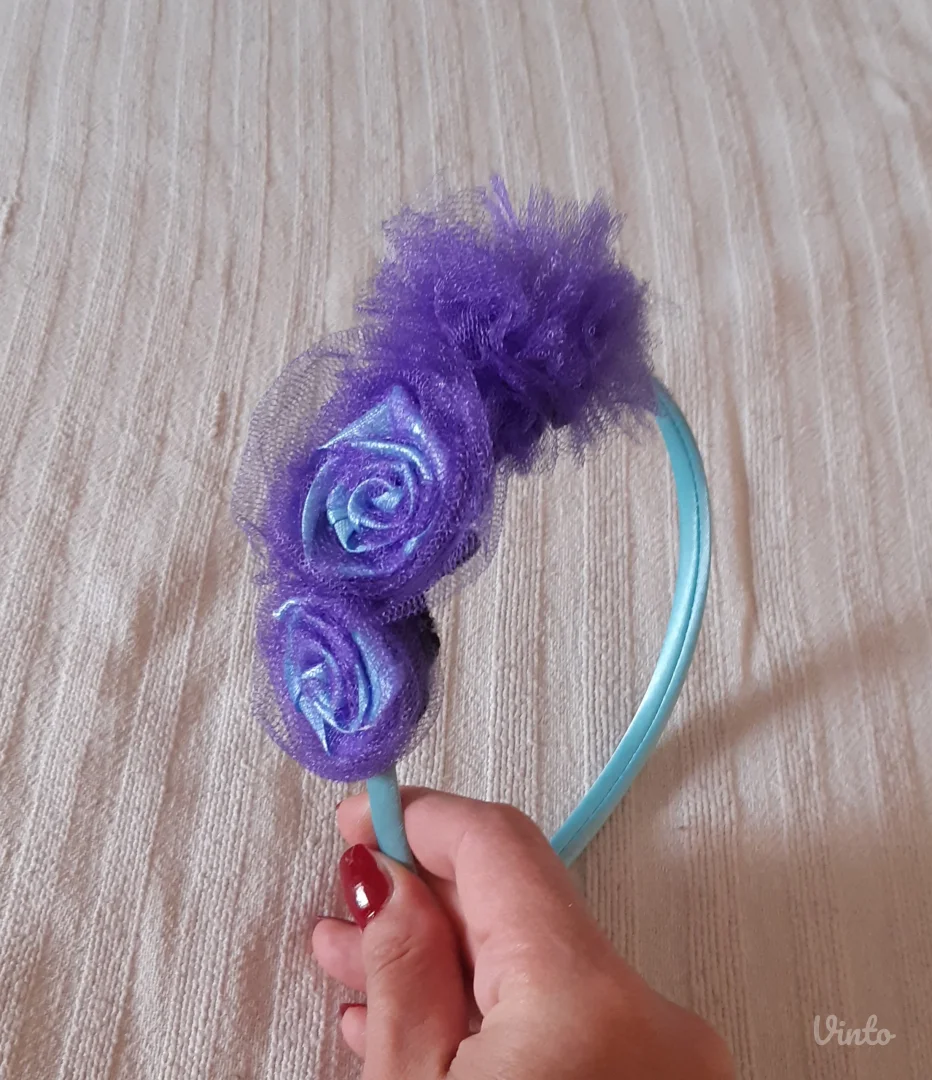 Ukrasna traka/rajf za kosu sa cvetovima