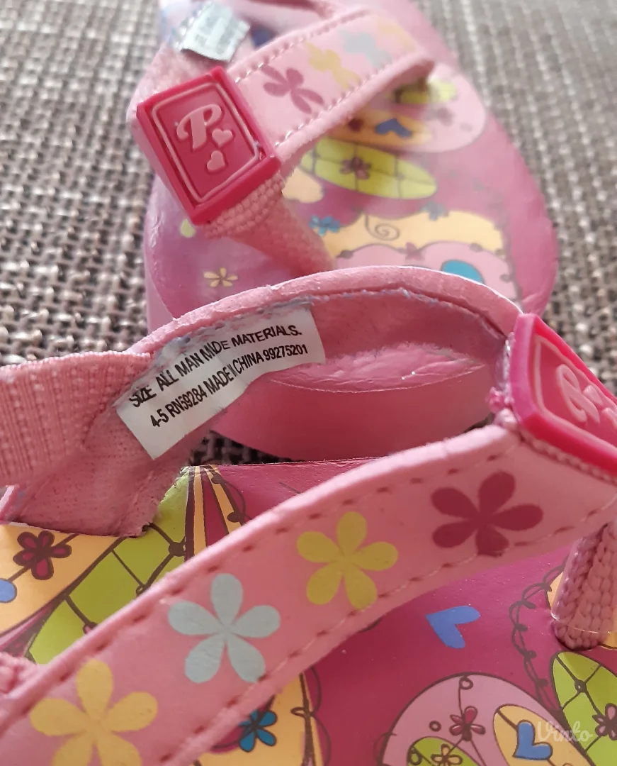 Dečije japanke – roze, sa šarenim leptirićima i cvetićima