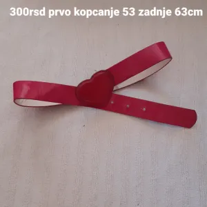 Ružičasti kaiš sa šnalom u obliku srca