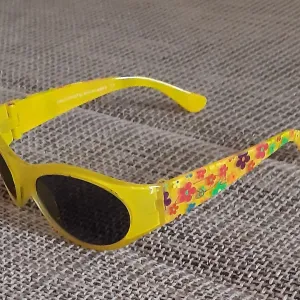 Dečje sunčane naočare u jarko žutoj boji