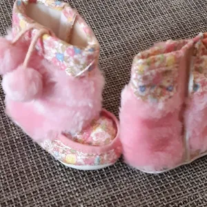 Dečije roze čizmice/čarapice za bebe