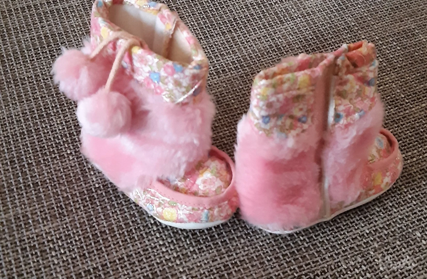 Dečije roze čizmice/čarapice za bebe