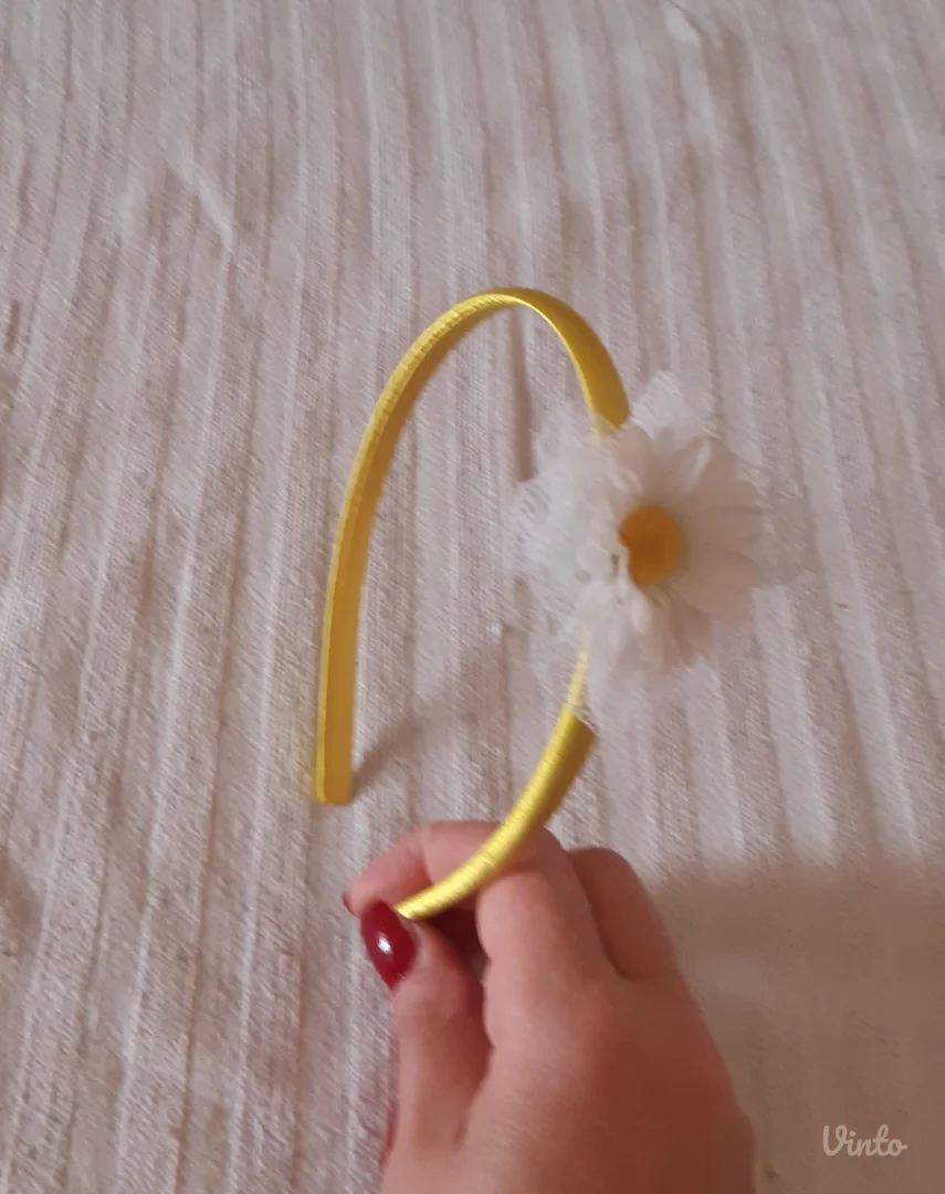 Žuta rajf-traka sa belom margaretom