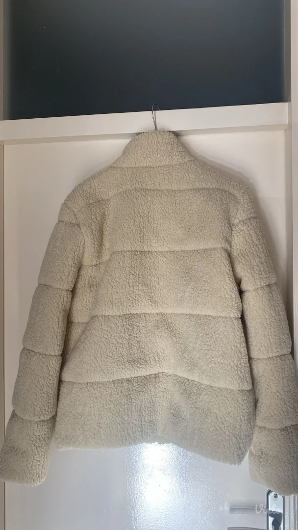 Topla pufnasta i udobna jakna