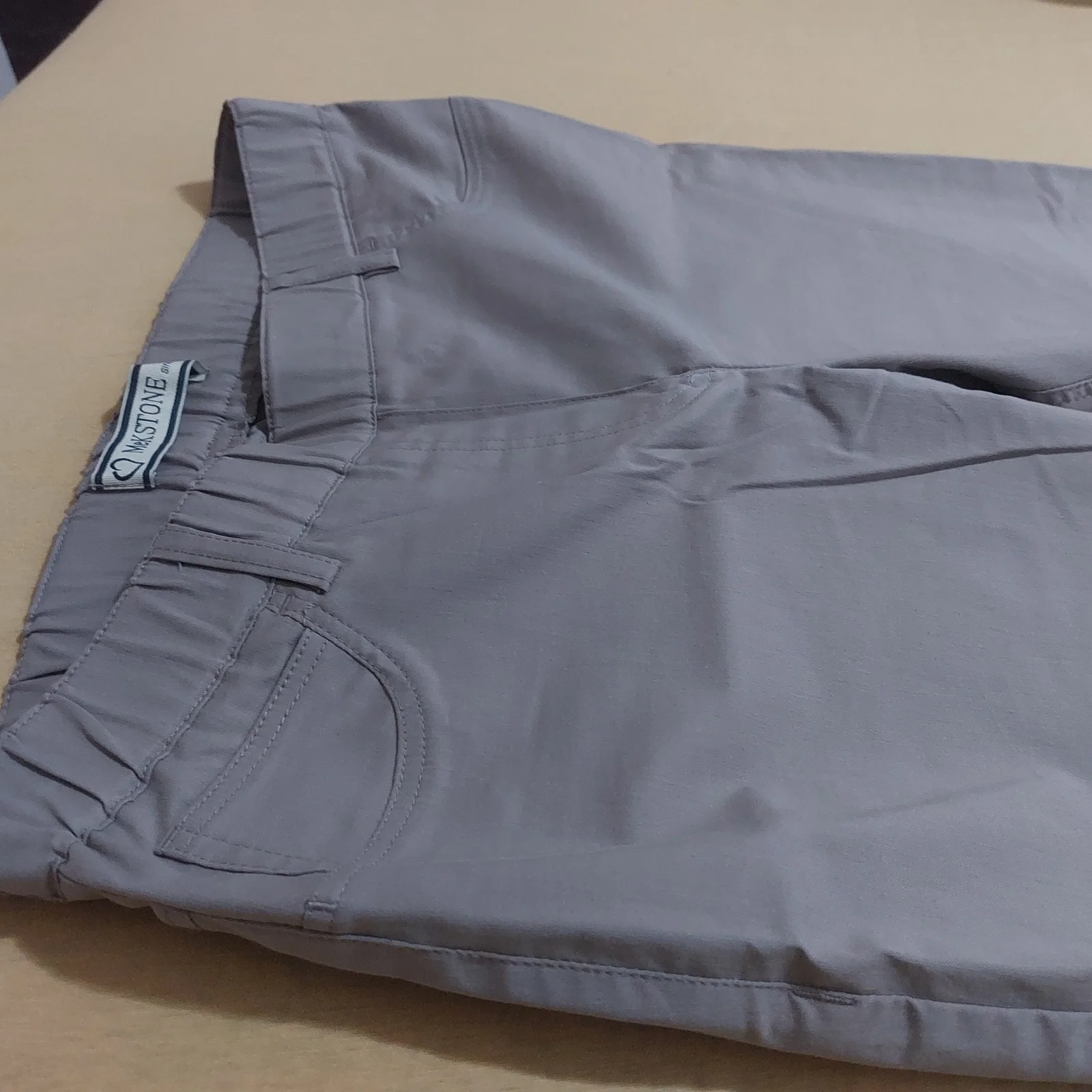 NOVO Ženske bež / svetlo sive 7/8 pantalone MelSTONE (veličina 40 / L)