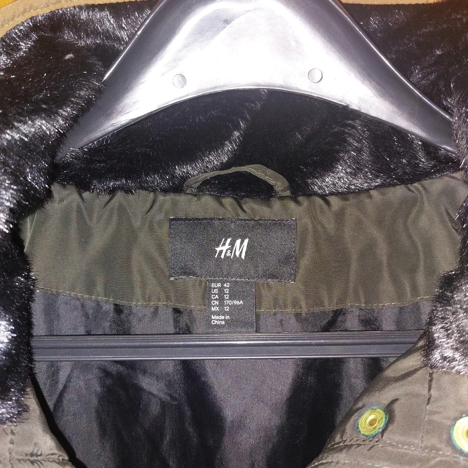 H&M ženska perjana zimska jakna sa krznom (veličina 42)