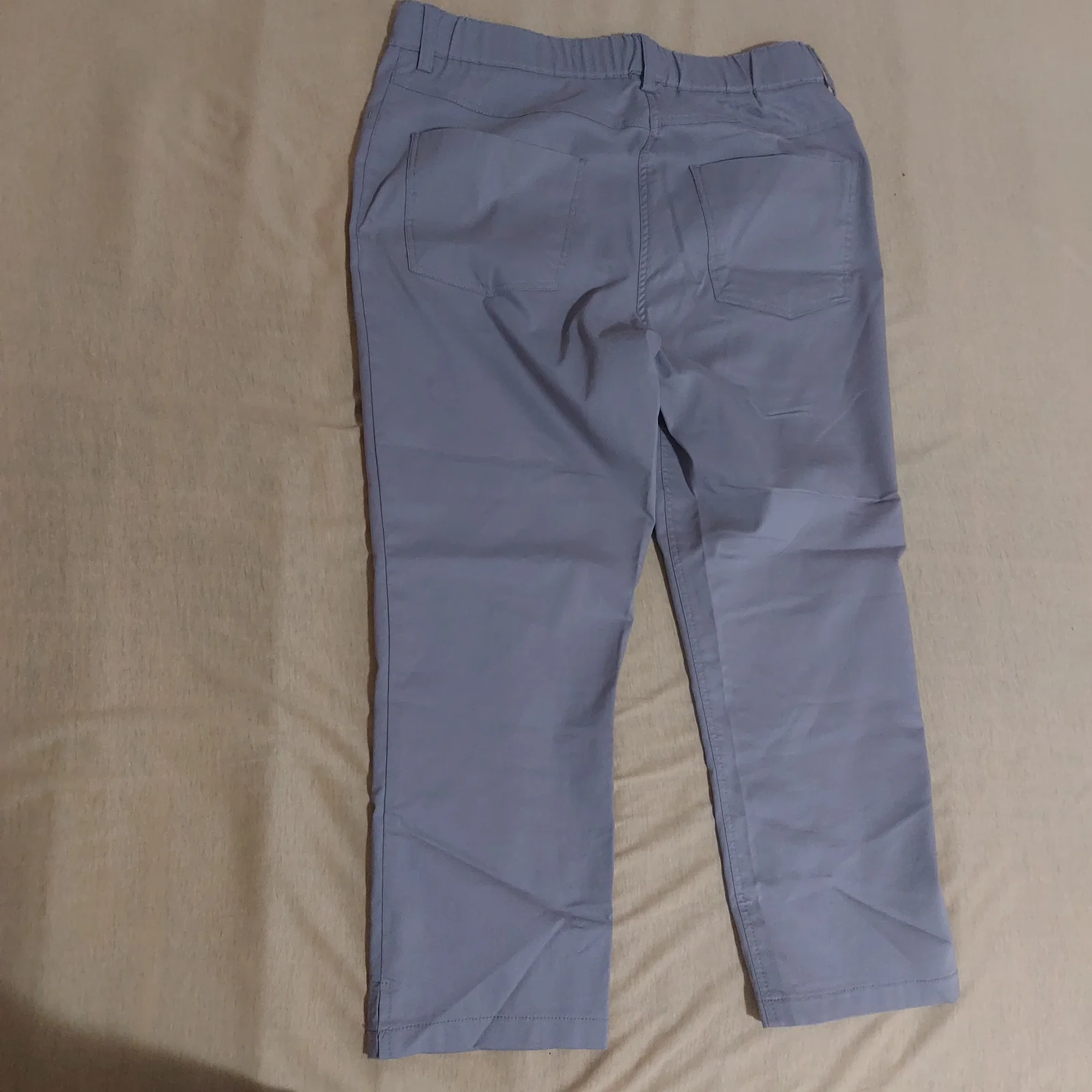 NOVO Ženske bež / svetlo sive 7/8 pantalone MelSTONE (veličina 40 / L)