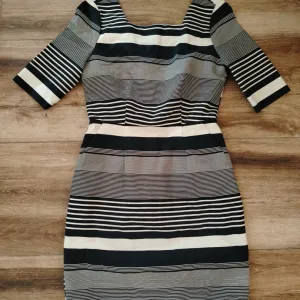 Prugasta poslovna haljina