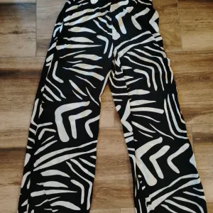 Lagane prijatne pantalone