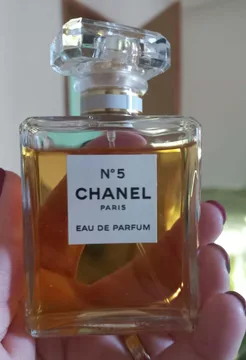 Legendarni parfem Chanel 5