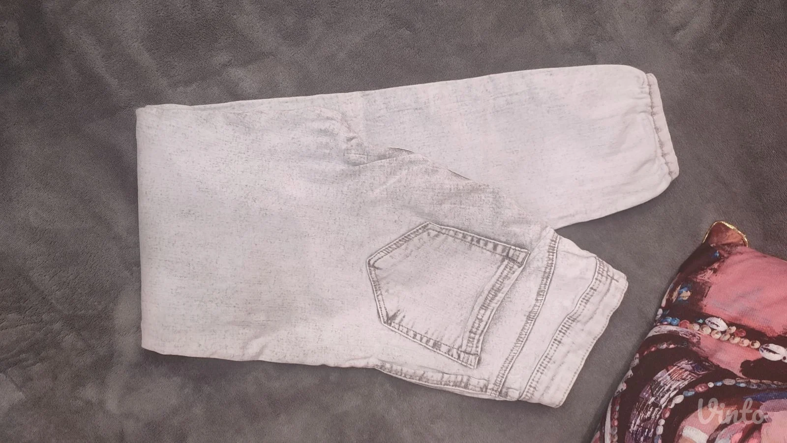 Bele farmerke Bershka