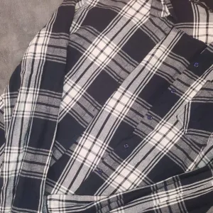 Teget karirana ženska košulja - Terranova